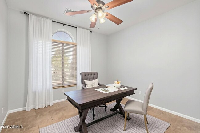 Building Photo - 208 E Devon Dr