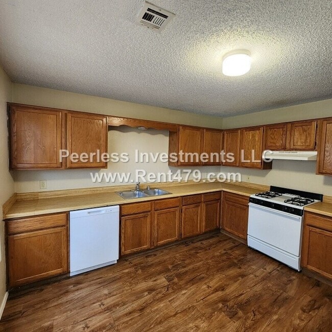 Building Photo - 505 4th Ave SW