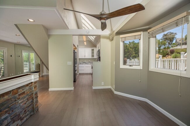 Building Photo - Hillside La Mesa, single family home, 3Bed...