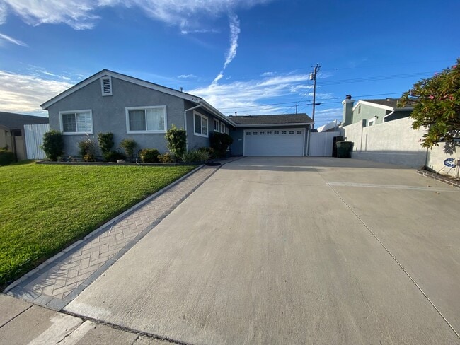Primary Photo - Updated 3 Bedroom Cypress House w/ 2 Car G...
