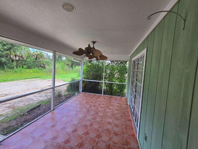 Building Photo - "Charming 2-Bed, 2-Bath North Port Retreat with Gleaming Hardwood Floors!"