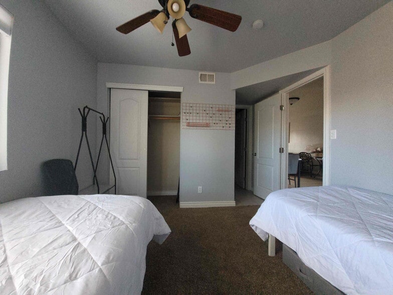 Building Photo - 3200 S Litzler Dr