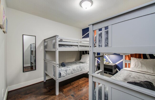 Building Photo - 4749 Benning Dr