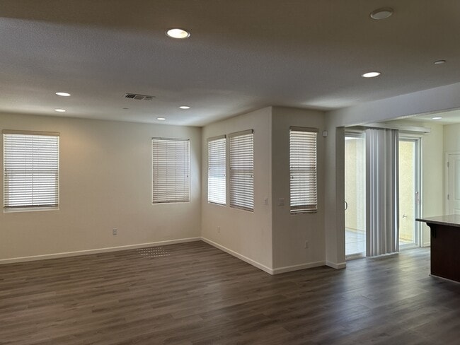 Building Photo - Gorgeous Mountain House 4 Bedroom 3 Bath Home
