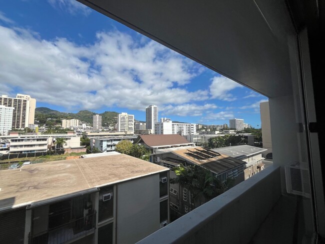 Building Photo - Kewalo Gardens 1 bedroom, 1 bath unit w/ 1...