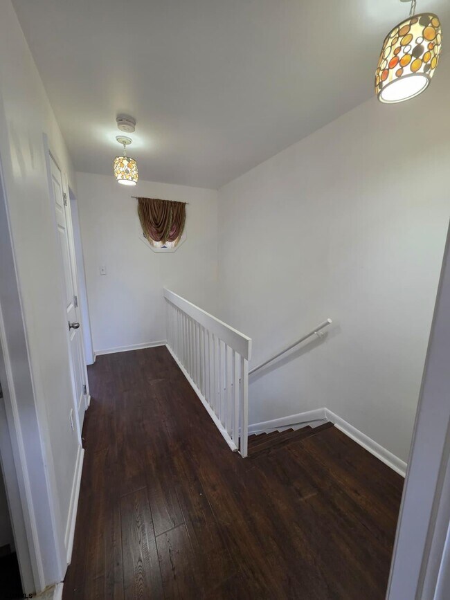 Building Photo - 22 Oyster Bay