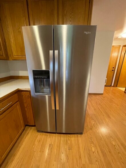 Refridgerator - 3921 Magrath Rd