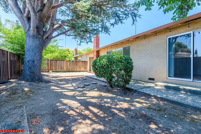 Building Photo - Lovely Blossom Valley Home