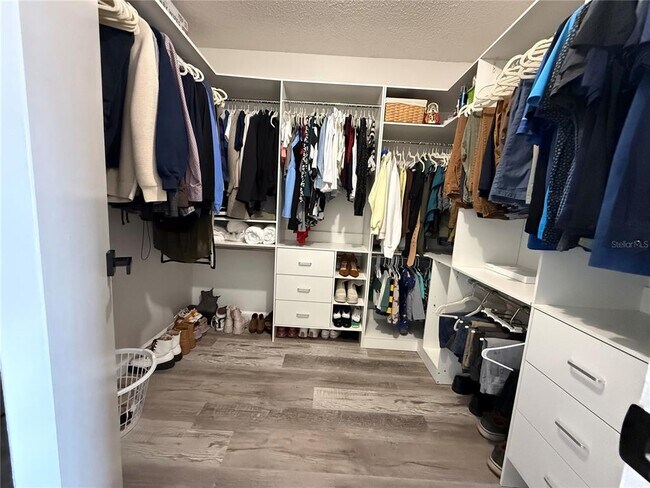 Building Photo - 227 Burning Tree Dr