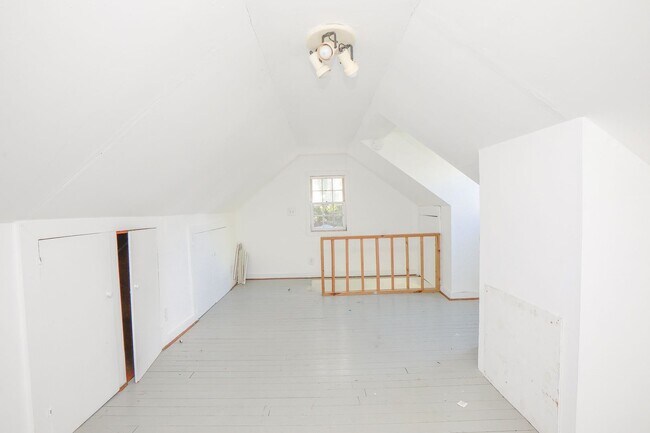 Building Photo - Cape Cod Rental Available in Norfolk!