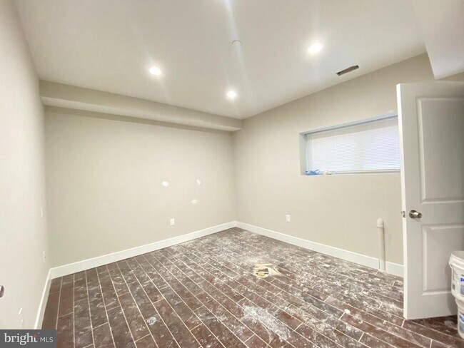 Building Photo - 1716 N Bouvier St