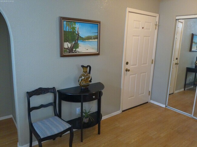 Building Photo - Fully furnished short term rental less then 6 months great for winter rental