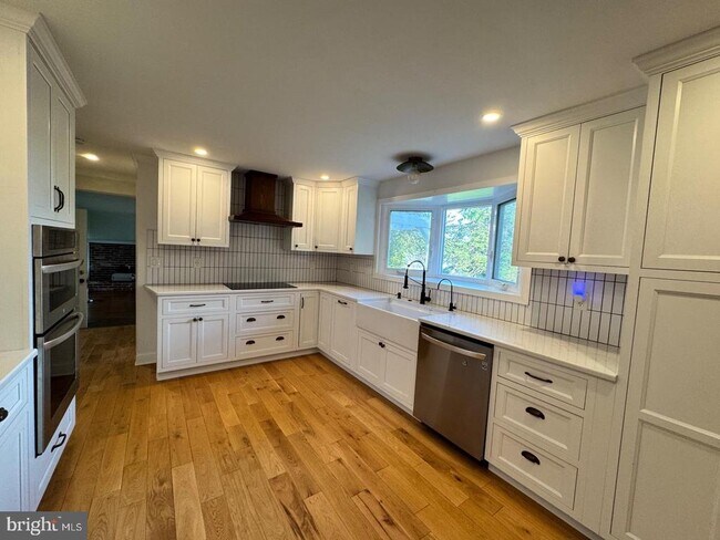 Building Photo - 765 Farnum Rd
