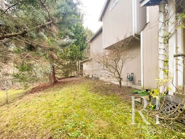 Building Photo - Stunning 3-Bedroom Home with Vaulted Ceilings, RV Parking & Fenced Yard!