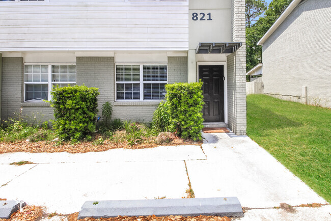 Building Photo - 821 Von Kolnitz Rd