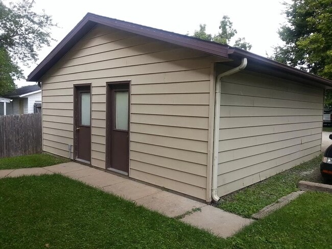 Building Photo - 352 3rd Ave
