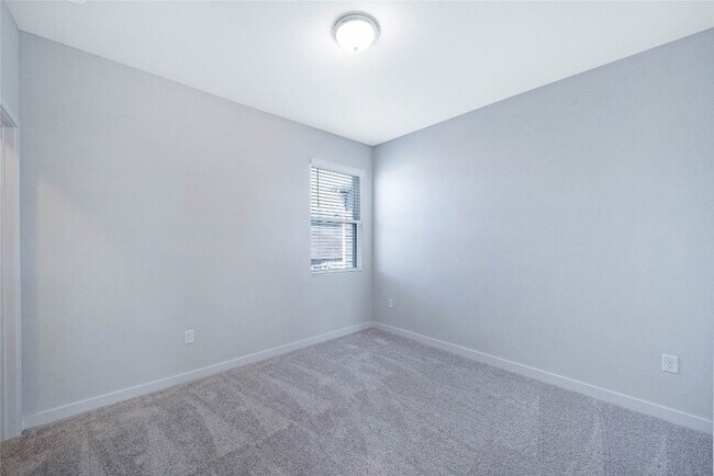 Building Photo - 15008 Forum Ave