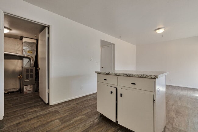 Building Photo - NEW CARPET | Charming 3 B 1.5 BA Duplex Unit in the Heart of Midvale