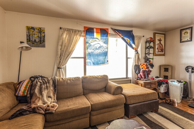 Building Photo - 1100 Skyline Dr