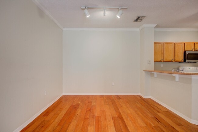 Building Photo - 520 Florida Club Blvd