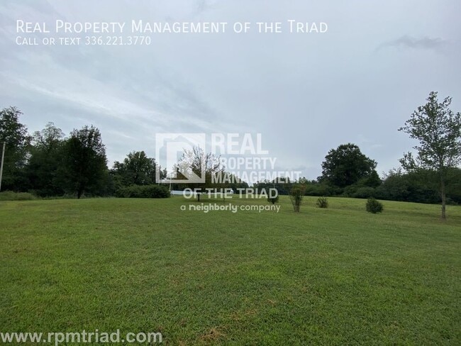 Building Photo - 2BR/1BA in Hamptonville on about 2 acres