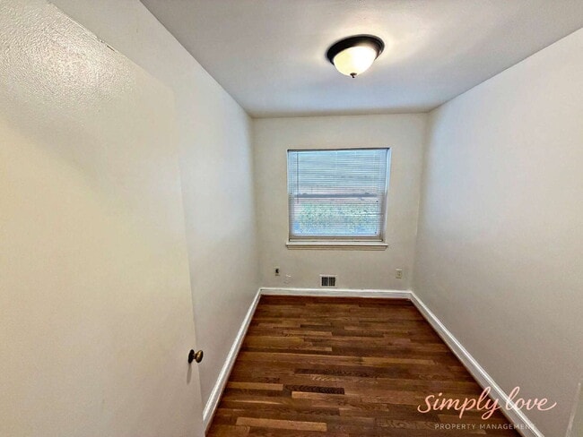 Building Photo - 4526 Albion Rd