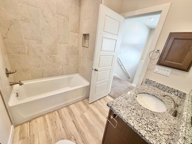 Building Photo - Beautiful 3 Bedroom Home In Desert Color!