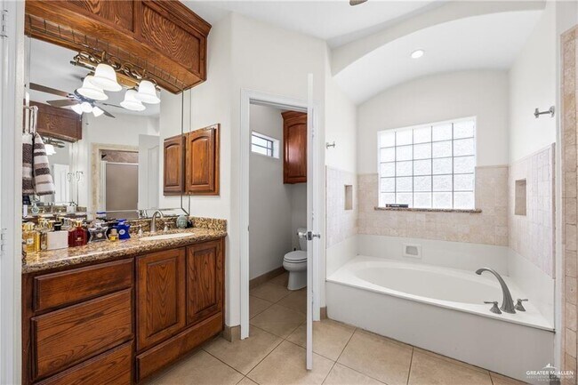 Building Photo - 29 Sun Chase St