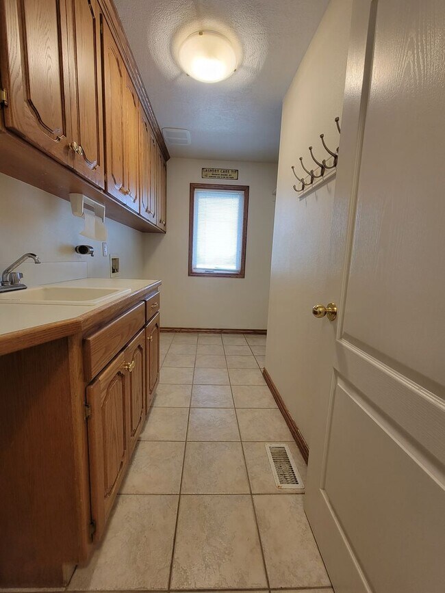 Building Photo - Beautiful, Custom Home in Comore Loma on 2 Acre Lot!  4 Beds, 3 Baths by Real Property Management