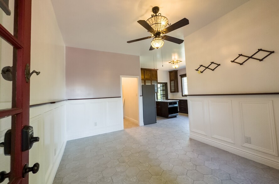 Building Photo - 1937 Russell St