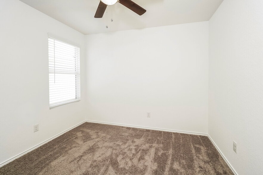 Building Photo - 13937 Reservoir Dr