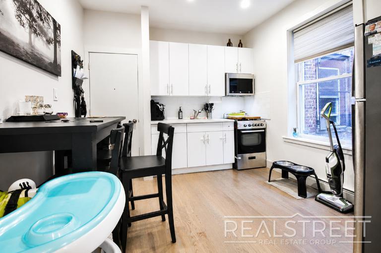 Building Photo - Renovated Spacious 2 BR in Bushwick