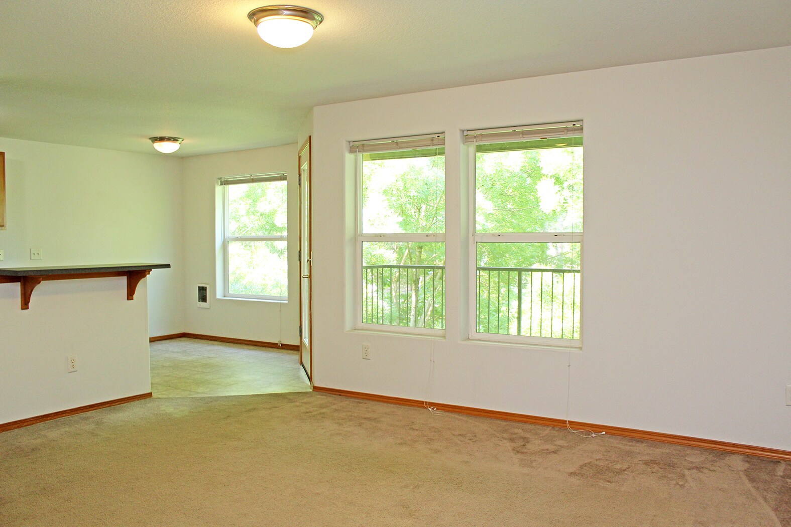 Building Photo - 683 NE 162nd Ave