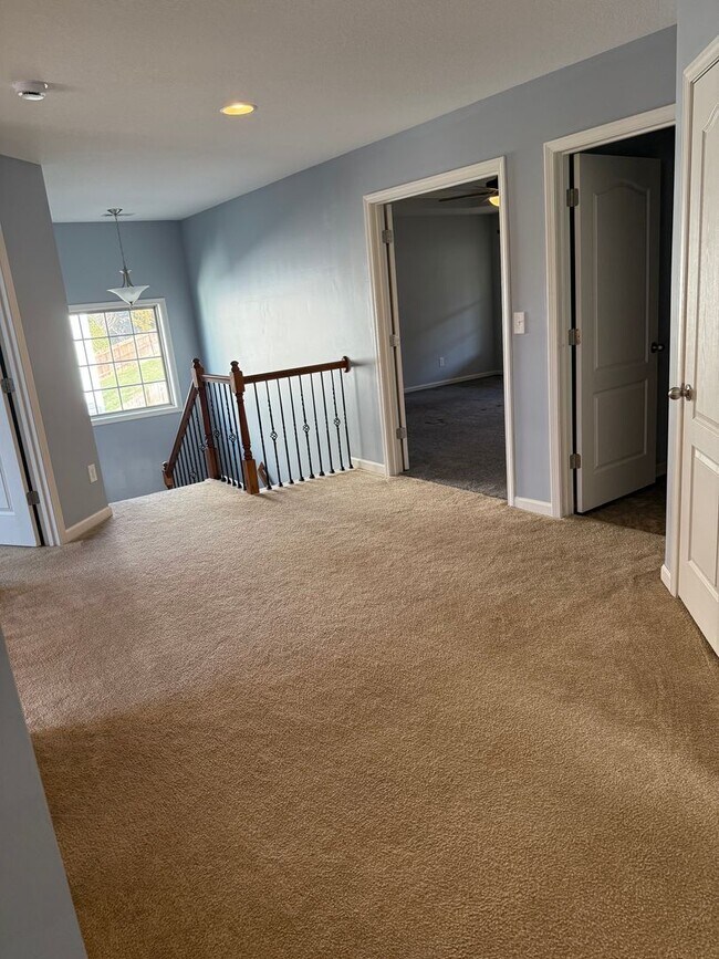 Building Photo - Stunning 5 bedroom 3.5 bath home in the highly desirable Rocky Hill area