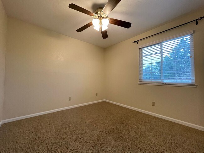Building Photo - Spacious Citrus Heights Home with 3-Car Garage & Ample Storage