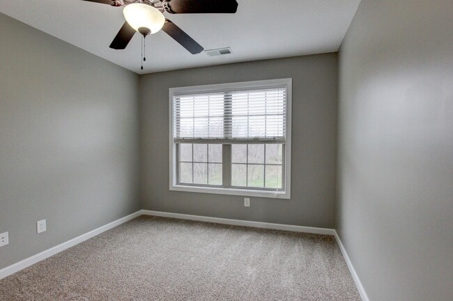 Building Photo - Executive Home on Cul de sac off exit 8.  Hurry.