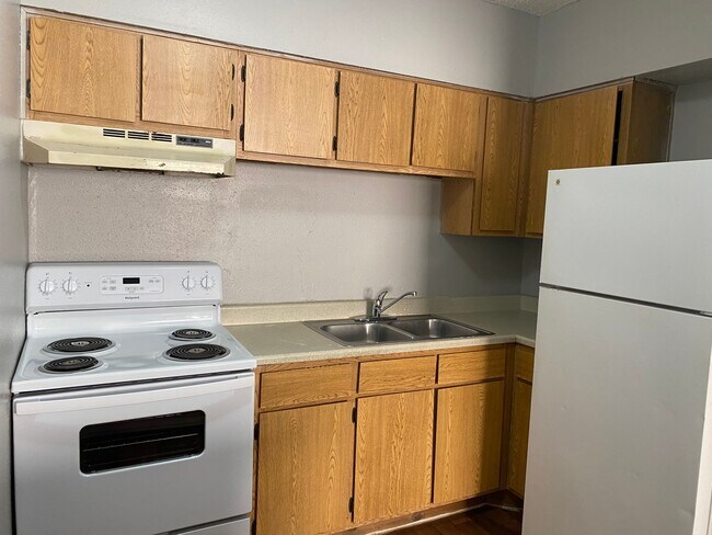 Building Photo - BRIGHTWAY MANOR APARTMENTS |Spacious 1-Bedroom