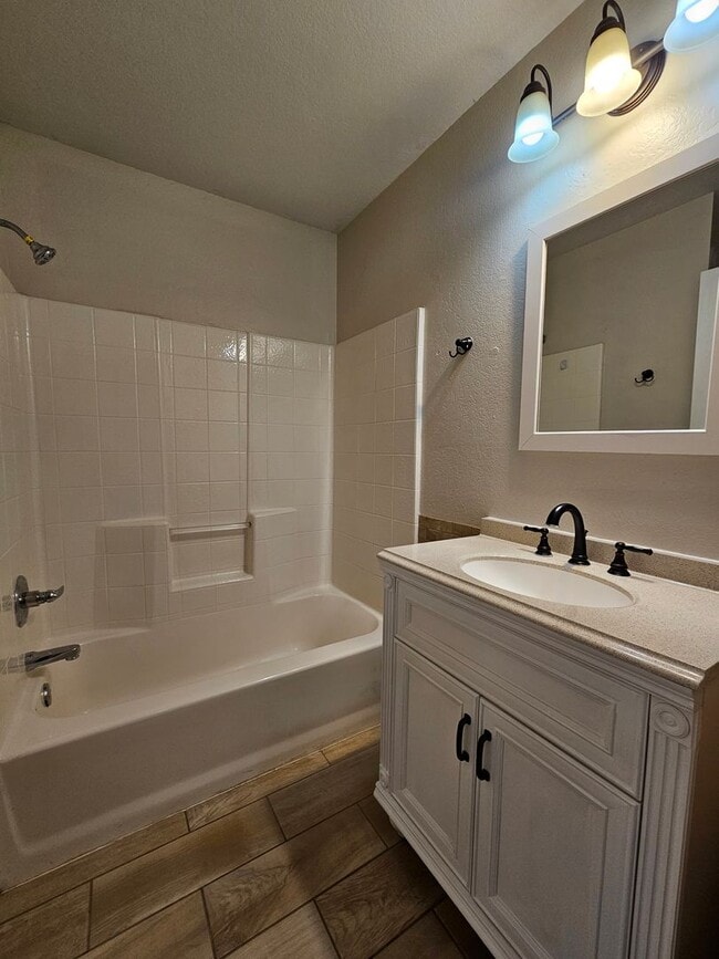 Building Photo - (3) Bed/(2) Bath in SE Norman! Pets Negotiable!