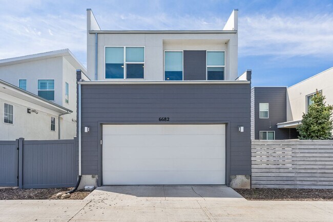 Building Photo - 6682 Serviceberry Dr