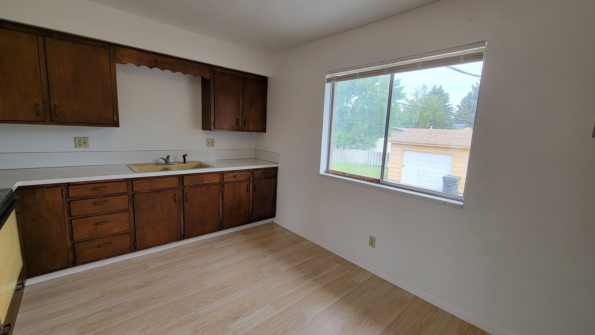 Building Photo - 1660 Grandview Dr