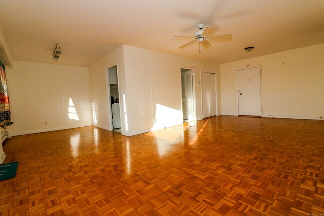 Building Photo - 25 Cartright St