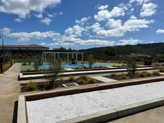 Building Photo - Gorgeous 4 bed, 2.5 bath in the Rice Ranch Community