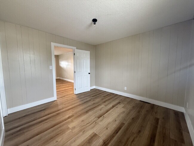 Building Photo - This freshly renovated 1-bedroom, 1-bath u...