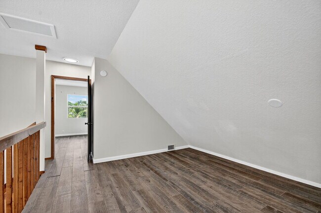 Building Photo - 3532 Coconut Rd