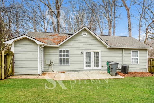 Building Photo - Enjoy living the good life in this 3 bedroom, 2 bathroom home