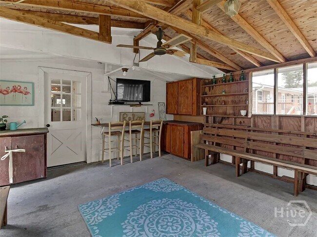 Building Photo - 304 E Fourth St