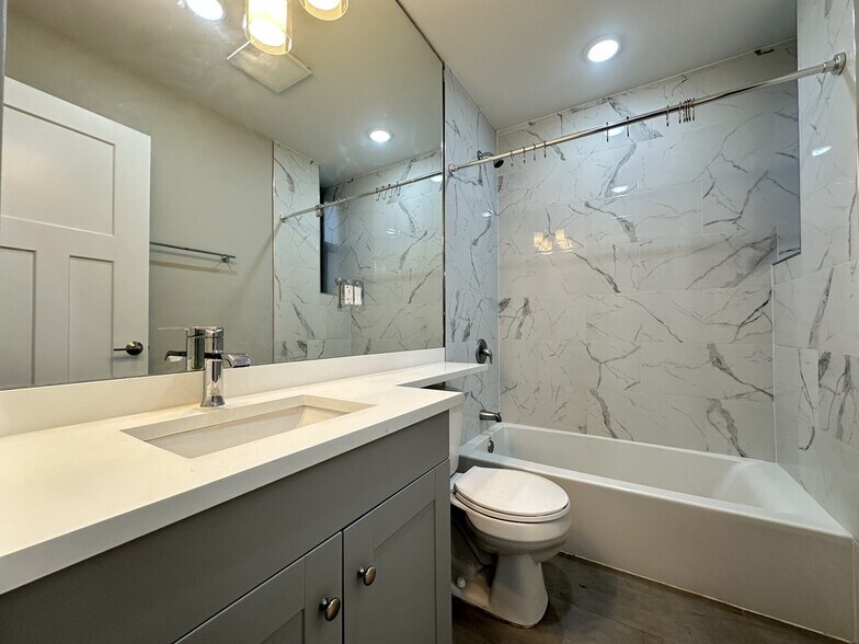 Building Photo - 439 W Belden