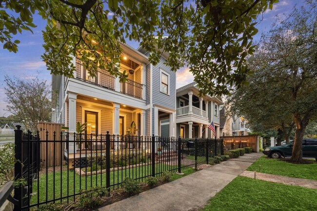 Building Photo - 1030 Waverly St