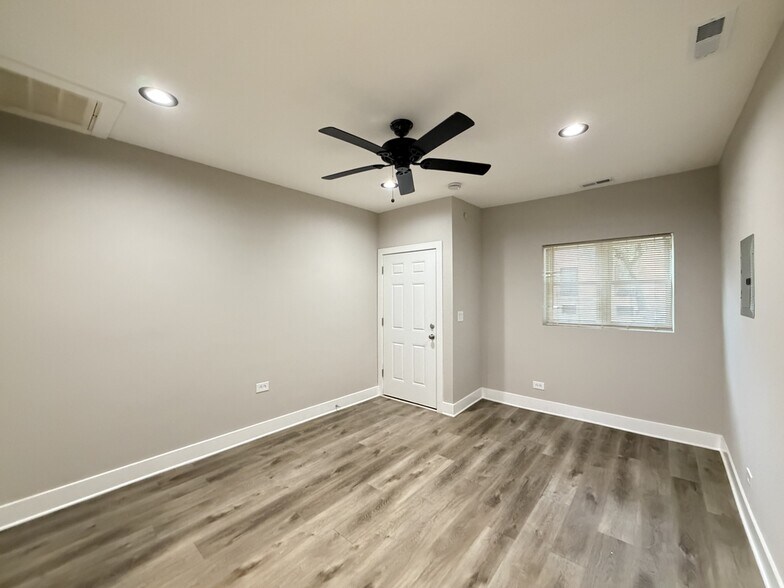Building Photo - 4020 N Bell Ave