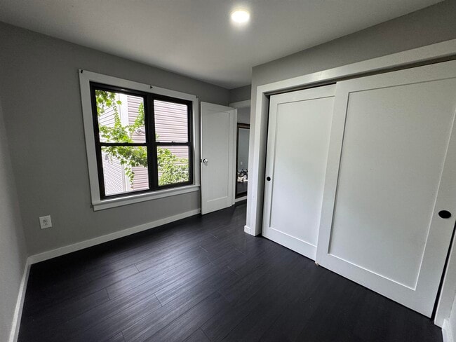 Building Photo - 327 71st St
